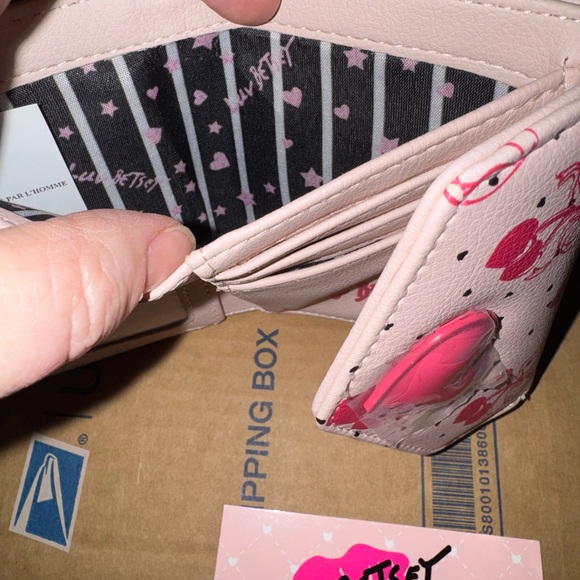 Betsey Johnson Pink Heart and Bow Wallet - Picture 5 of 6